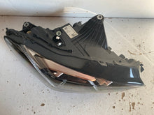 Laden Sie das Bild in den Galerie-Viewer, Frontscheinwerfer BMW 2 Active Tourer U06 5A42248-05 LED Rechts Headlight SCH8024933135gg