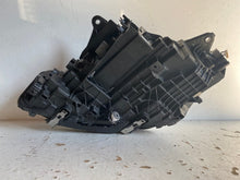 Laden Sie das Bild in den Galerie-Viewer, Frontscheinwerfer BMW 2 Active Tourer U06 5A42248-05 LED Rechts Headlight SCH8024933135gg