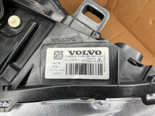 Load image into Gallery viewer, Frontscheinwerfer Volvo V60 I S60 3140253 Links Scheinwerfer Headlight SCH8028897437ta