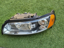 Load image into Gallery viewer, Frontscheinwerfer Volvo V70 30784248 89901008 Links Scheinwerfer Headlight SCH8039358949bw