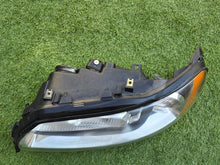 Load image into Gallery viewer, Frontscheinwerfer Volvo V70 30784248 89901008 Links Scheinwerfer Headlight SCH8039358949bw
