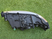 Load image into Gallery viewer, Frontscheinwerfer Volvo V70 30784248 89901008 Links Scheinwerfer Headlight SCH8039358949bw