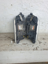 Laden Sie das Bild in den Galerie-Viewer, Frontscheinwerfer Volvo 24159375 Ein Satz Scheinwerfer Headlight SCH8047704327rb