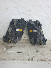 Laden Sie das Bild in den Galerie-Viewer, Frontscheinwerfer Volvo 24159375 Ein Satz Scheinwerfer Headlight SCH8047704327rb
