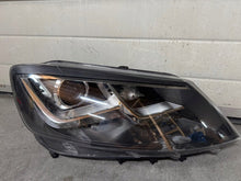 Laden Sie das Bild in den Galerie-Viewer, Frontscheinwerfer Seat Alhambra 7N5941752 Xenon Rechts Scheinwerfer Headlight SCH8067419985yu