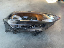 Load image into Gallery viewer, Frontscheinwerfer Ssangyong Korando 8310237101 Rechts Scheinwerfer Headlight SCH8080602707dw