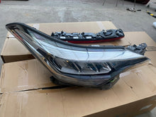 Laden Sie das Bild in den Galerie-Viewer, Frontscheinwerfer Toyota Chr 81110-F4180 Rechts Scheinwerfer Headlight SCH8085378092kq