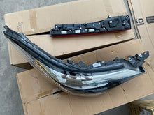 Laden Sie das Bild in den Galerie-Viewer, Frontscheinwerfer Toyota Chr 81110-F4180 Rechts Scheinwerfer Headlight SCH8085378092kq