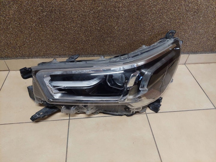 Frontscheinwerfer Toyota Hilux OK-183 LED Links Scheinwerfer Headlight SCH8119875866aw