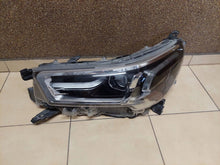 Laden Sie das Bild in den Galerie-Viewer, Frontscheinwerfer Toyota Hilux OK-183 LED Links Scheinwerfer Headlight SCH8119875866aw