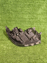 Laden Sie das Bild in den Galerie-Viewer, Frontscheinwerfer Ssangyong Tivoli 0G6L074521 Links Scheinwerfer Headlight SCH8130194816hr