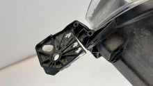 Laden Sie das Bild in den Galerie-Viewer, Frontscheinwerfer Toyota Yaris 73278215 Rechts Scheinwerfer Headlight SCH8184058453es