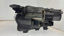 Laden Sie das Bild in den Galerie-Viewer, Frontscheinwerfer Toyota Yaris 73278215 Rechts Scheinwerfer Headlight SCH8184058453es