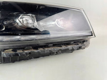 Load image into Gallery viewer, Frontscheinwerfer Kia Sorento I 92102-C5530 Rechts Scheinwerfer Headlight SCH8194465232bg