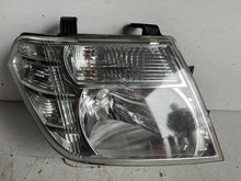 Laden Sie das Bild in den Galerie-Viewer, Frontscheinwerfer Nissan Navara D40 Pathfinder I R51 260105X10B Rechts Headlight SCH8204705213tp