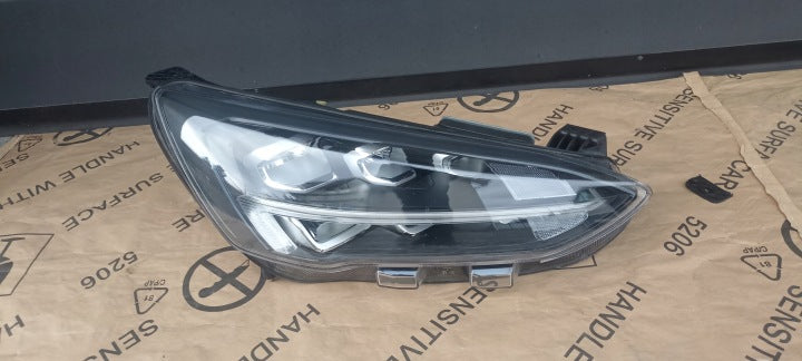 Frontscheinwerfer Ford Focus MX7B-13E014-EB Rechts Scheinwerfer Headlight SCH8210707582ed