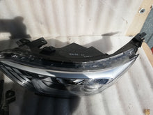 Laden Sie das Bild in den Galerie-Viewer, Frontscheinwerfer Kia Stonic 4322334123 Ein Stück (Rechts oder Links) Headlight SCH8211770607yl