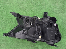 Laden Sie das Bild in den Galerie-Viewer, Frontscheinwerfer Ford Ranger JB3B-13E015-A Links Scheinwerfer Headlight SCH8220127680ik