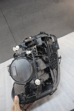 Laden Sie das Bild in den Galerie-Viewer, Frontscheinwerfer Mercedes-Benz Cla A1189068300 Links Scheinwerfer Headlight SCH8221720379lk