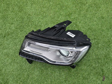 Laden Sie das Bild in den Galerie-Viewer, Frontscheinwerfer Jeep Grand Cherokee Wk2 68111035AG Links Headlight SCH8223477615wd