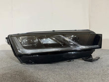 Laden Sie das Bild in den Galerie-Viewer, Frontscheinwerfer Skoda Octavia IV 5E4941016A LED Rechts Scheinwerfer Headlight SCH8233506463xb