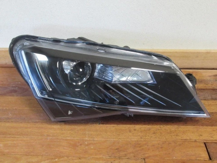 Frontscheinwerfer Skoda Superb III 3V1941016B Xenon Rechts Headlight SCH8260441261be