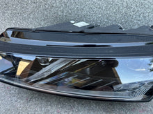 Laden Sie das Bild in den Galerie-Viewer, Frontscheinwerfer Skoda Octavia IV 5E4941015B Links Scheinwerfer Headlight SCH8262038441ba