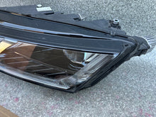 Laden Sie das Bild in den Galerie-Viewer, Frontscheinwerfer Skoda Octavia IV 5E4941015B Links Scheinwerfer Headlight SCH8262038441ba