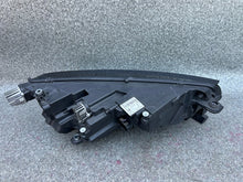 Laden Sie das Bild in den Galerie-Viewer, Frontscheinwerfer Skoda Octavia IV 5E4941015B Links Scheinwerfer Headlight SCH8262038441ba