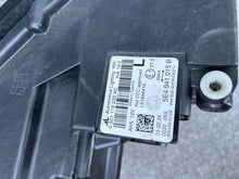 Laden Sie das Bild in den Galerie-Viewer, Frontscheinwerfer Skoda Octavia IV 5E4941015B Links Scheinwerfer Headlight SCH8262038441ba