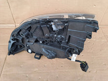 Laden Sie das Bild in den Galerie-Viewer, Frontscheinwerfer Volvo V60 S60 31420262 31420108 Ein Satz Headlight SCH8283103440px