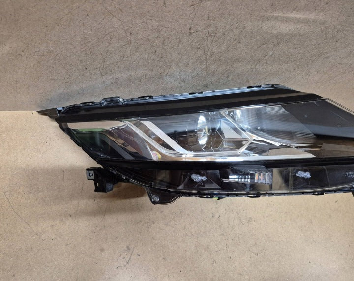 Frontscheinwerfer Mitsubishi L200 8301D378 Rechts Scheinwerfer Headlight SCH8284775364hn