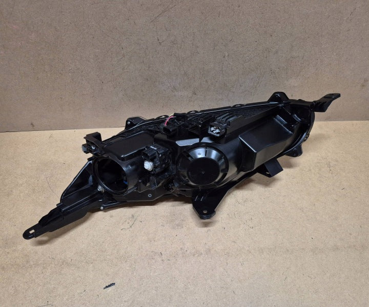 Frontscheinwerfer Mitsubishi L200 8301D378 Rechts Scheinwerfer Headlight SCH8284775364hn