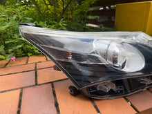 Laden Sie das Bild in den Galerie-Viewer, Frontscheinwerfer Toyota Avensis 120630 Rechts Scheinwerfer Headlight SCH8288005132ox