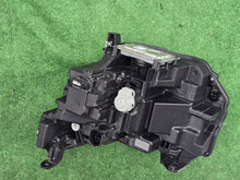 Load image into Gallery viewer, Frontscheinwerfer VW Amarok N1XB13E016AD Rechts Scheinwerfer Headlight SCH8300363702vc