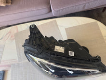 Laden Sie das Bild in den Galerie-Viewer, Frontscheinwerfer Mercedes-Benz W213 A2139067609 Rechts Scheinwerfer Headlight SCH8302543453nn