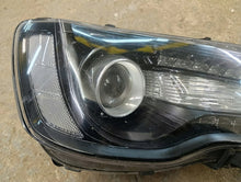 Laden Sie das Bild in den Galerie-Viewer, Frontscheinwerfer Chrysler 300 ZCR1171R 68196276AD Rechts Scheinwerfer Headlight SCH8302686213xi