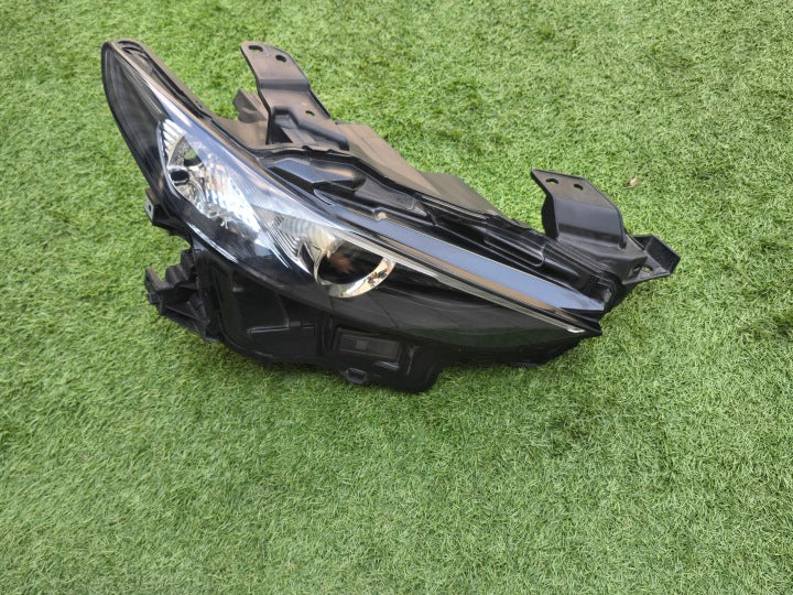 Frontscheinwerfer Mazda 3 BCJH51030 Rechts Scheinwerfer Headlight SCH8316467406qe