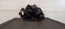 Laden Sie das Bild in den Galerie-Viewer, Frontscheinwerfer Land Rover III Discovery RKC12121 Rechts Headlight SCH8322143211hu