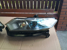 Load image into Gallery viewer, Frontscheinwerfer Honda Insight 100-22875 Ein Satz Scheinwerfer Headlight SCH8330802393kg