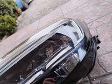 Laden Sie das Bild in den Galerie-Viewer, Frontscheinwerfer Opel Crossland 39052147 90070850 Full LED Links Headlight SCH8339407589sd