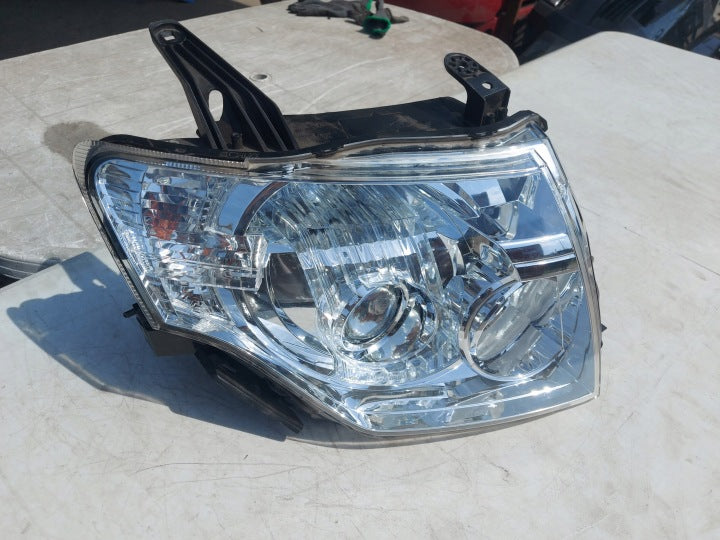 Frontscheinwerfer Mitsubishi Pajero IV 2006-2015 Xenon Rechts Headlight SCH8341335235lt