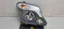 Laden Sie das Bild in den Galerie-Viewer, Frontscheinwerfer Mercedes-Benz Sprinter 906 A9068205700 1ED01103042 Rechts SCH8352111540ki