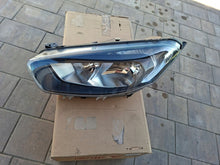 Laden Sie das Bild in den Galerie-Viewer, Frontscheinwerfer Ford Courier JT76-13W030CD Links Scheinwerfer Headlight SCH8398073409eq