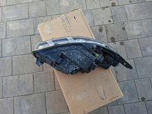 Laden Sie das Bild in den Galerie-Viewer, Frontscheinwerfer Ford Courier JT76-13W030CD Links Scheinwerfer Headlight SCH8398073409eq