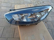 Laden Sie das Bild in den Galerie-Viewer, Frontscheinwerfer Ford Courier JT76-13W030CD Links Scheinwerfer Headlight SCH8398073409eq