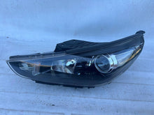 Laden Sie das Bild in den Galerie-Viewer, Frontscheinwerfer Hyundai I30 III 92101G4060 Xenon Links Scheinwerfer Headlight SCH8404567420re