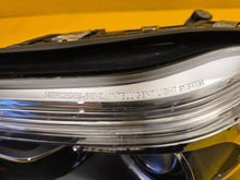 Laden Sie das Bild in den Galerie-Viewer, Frontscheinwerfer Mercedes-Benz W166 A1668207561 Xenon Links Headlight SCH8409225044ln