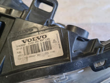 Laden Sie das Bild in den Galerie-Viewer, Frontscheinwerfer Volvo V60 31420261 Links Scheinwerfer Headlight SCH8419072337lt