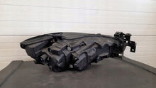 Laden Sie das Bild in den Galerie-Viewer, Frontscheinwerfer Mazda VI GRF5-51040 Links Scheinwerfer Headlight SCH8421366761ll